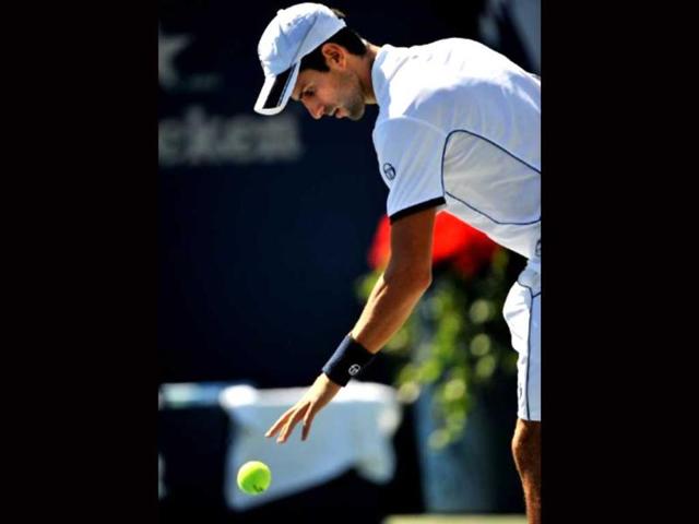 Top seed Novak Djokovic started his US Open campaign with a walk over from Conor Niland, who gave up after falling sick in their round 1 match.