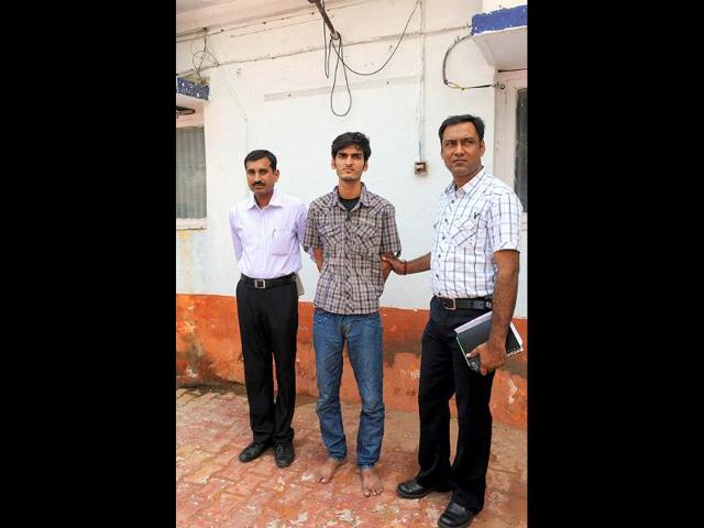 Monu-Oza-from-Patan-in-North-Gujarat-sent-a-hoax-mail-purportedly-in-the-name-of-Indian-Mujahuddin-claiming-responsibility-for-the-bomb-blast-in-Delhi-last-week-and-threatening-a-terror-attack-in-Ahmedabad Monu-Oza-from-Patan-in-North-Gujarat-sent-a-hoax-mail-purportedly-in-the-name-of-Indian-Mujahuddin-claiming-responsibility-for-the-bomb-blast-in-Delhi-last-week-and-threatening-a-terror-attack-in-Ahmedabad