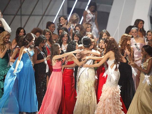 All the ladies of the house congratulate the Miss Universe of 2011.