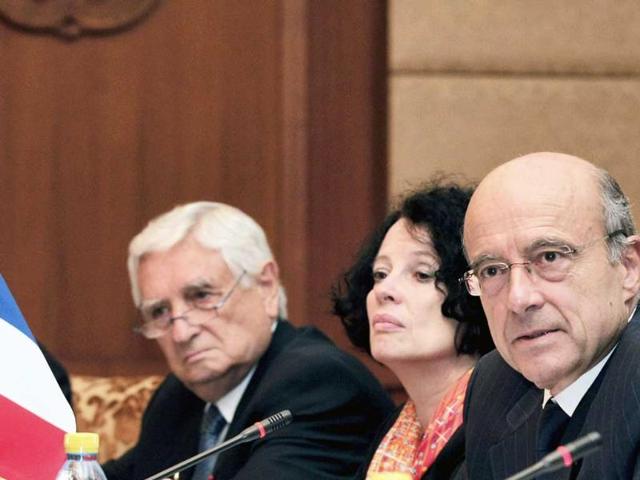 France's foreign minister Alain Juppe (R) attends a meeting with his Chinese counterpart at the Diaoyutai State Guesthouse in Beijing.