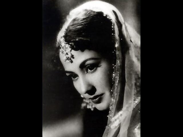 Meena-Kumari-is-one-of-the-most-prominent-actors-to-have-appeared-on-the-screens-of-Hindi-cinema