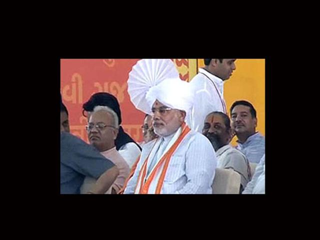 Gujarat chief minister Narendra Modi begins his three-day 'sadbhavana' fast in Ahmedabad.