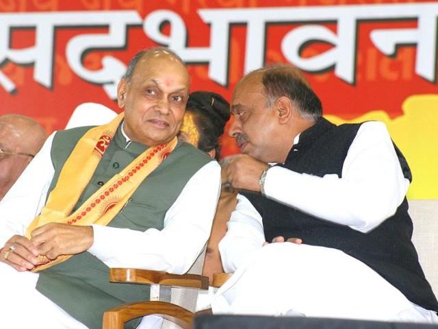 Himachal Pradesh chief minister Prem Kumar Dhumal with BJP MP Vijay Kumar Goyal at the launch of Gujarat chief minister Narendra Modi's three-day fast at Gujarat Convention Centre in Ahmedabad.