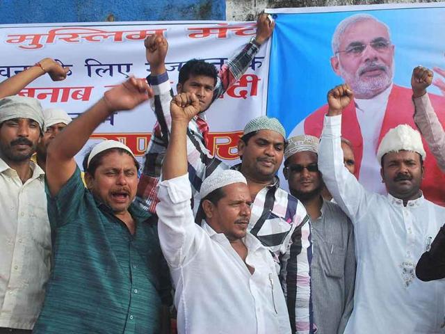 Maharashtra Muslim Manch activists participating in a "Sadbhawna Upwas" in support of Gujarat chief minister Narendra Modi's fast, at Juhu beach in Mumbai.