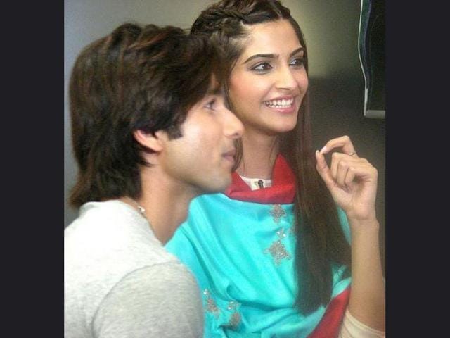 Sonam and Shahid caught in between a conversation.