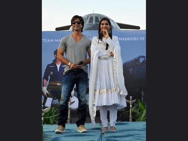 Both the actors look great at Chandigarh promotions.
