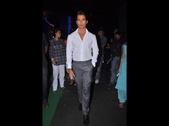 Shahid in a plain white shirt at Kaun Banega Crorepati.