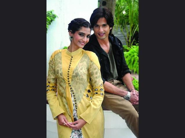 Shahid and Sonam at Mausam's promotions in Kolkata.