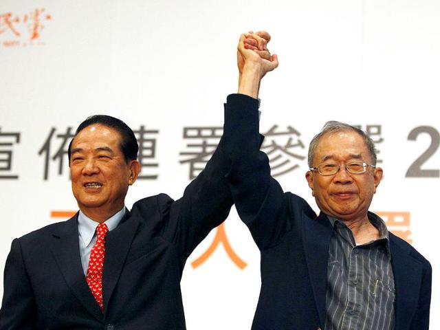 Opposition People First Party (PFP) Chairman James Soong (L) and Lin Ruey-shiung, an emeritus professor from National Taiwan University, attend a news conference in Taipei.