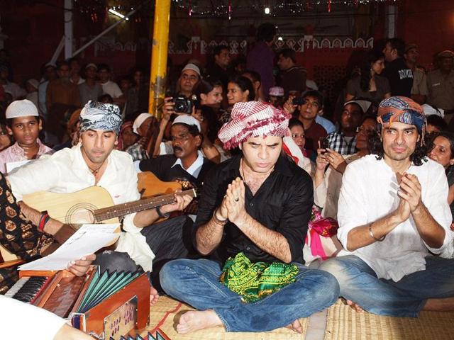The team first offered the special ‘chaadar’ at the tomb of Amir Khusro, a noted musician, scholar and poet, also known to be the ‘father of qawwali’.
