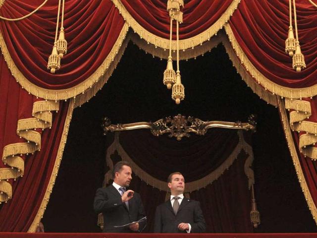 Medvedev visited the Bolshoi Theatre to mark its upcoming re-opening after years of reconstruction.