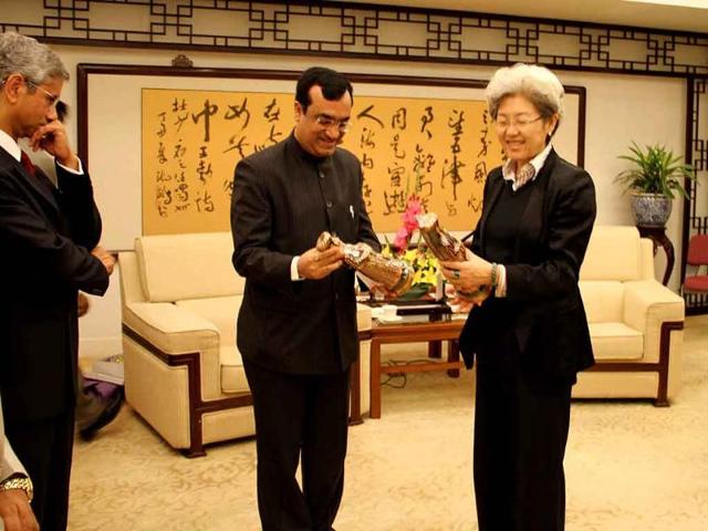 Minister of youth affairs and sports Ajay Maken presents an Indian handicraft gift to Miss Fu Ying, vice foreign minister of People's Republic of China after bilateral meeting in her office in Beijing.