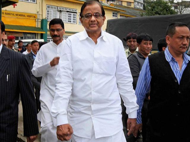Union-home-minister-P-Chidambaram-arrives-at-his-office-after-meeting-Congress-President-Sonia-Gandhi-in-New-Delhi