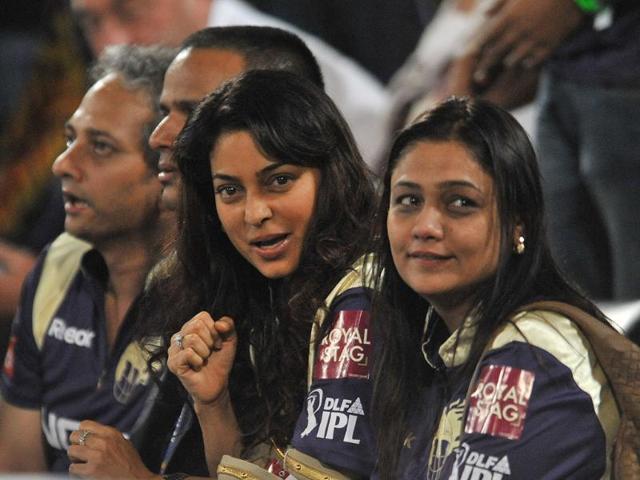 Juhi Chawla applauds and cheers for the team.