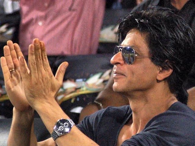SRK applauds for the team.
