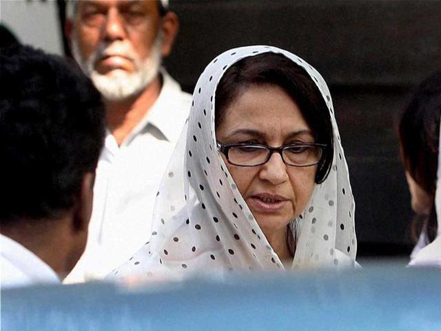 Sharmilla Tagore is seen during Mansoor Ali Khan Pataudi's funeral procession in New Delhi.