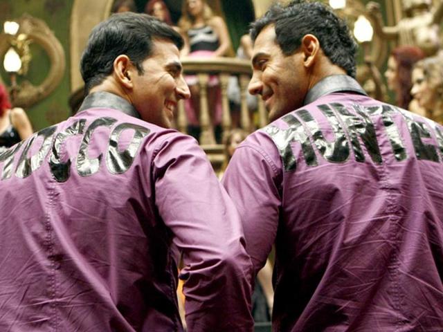 Akshay-Kumar-and-John-Abraham-in-Desi-Boyz
