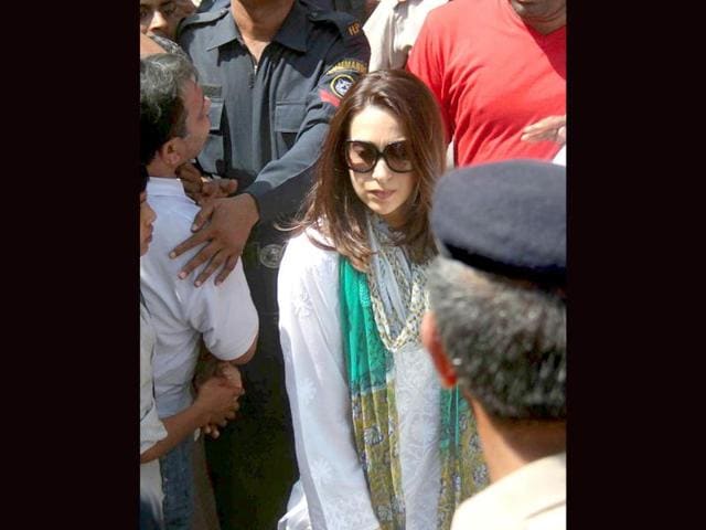 Karisma Kapoor at Pataudi Palace during the funeral of Nawab Pataudi.