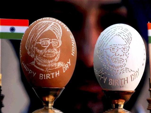Artist HS Gill displays portraits of Prime Minister Manmohan Singh carved into egg shells, on the eve of his 79th birth anniversary in Amritsar.