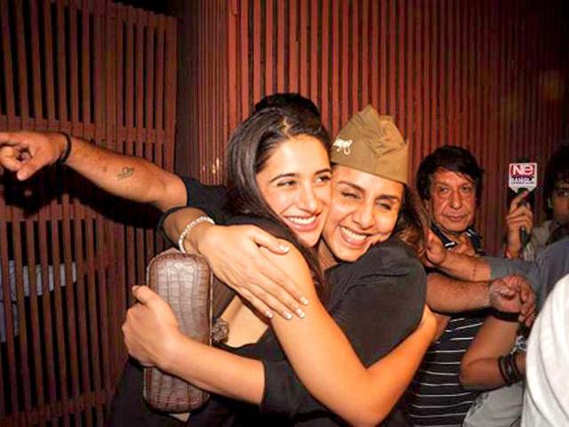 Rocking equation! Neetu Kapoor gives a warm hug to Nargis Fakhri.
