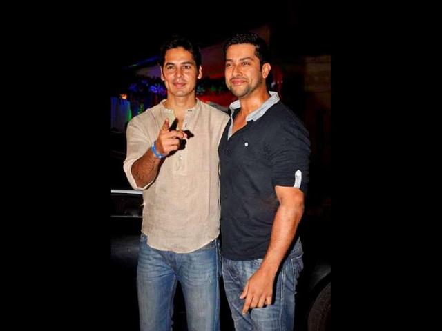 Actors Dino Morea and Aftab Shivdasani bond at Sanjay Dutt's get-together.