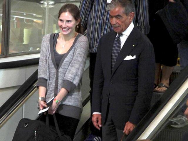 US student Amanda Knox smiles at the Leonardo Da Vinci airport in Fiumicino.