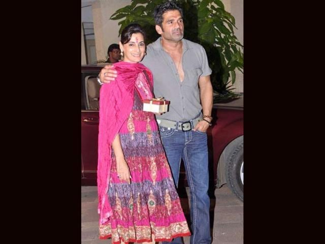 Manaa and Suniel Shetty at Sanjay Dutt's Mata Ki Chowki.
