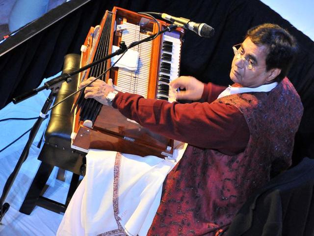 Singh sang with elan in many languages including Punjabi, Hindi, Urdu, Gujrati, Sindhi and even Nepali.