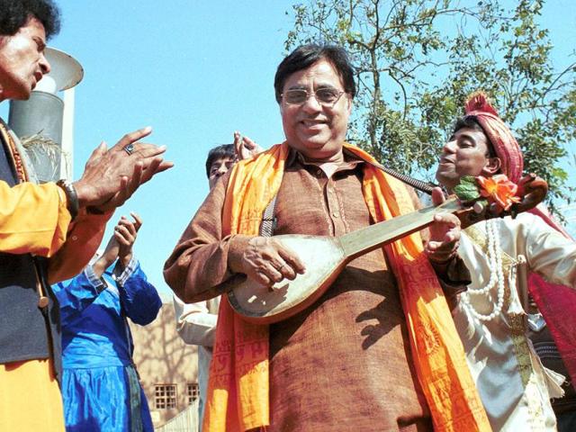 Jagjit Singh having a good time with a traditional music troup at Swabhumi, Kolkata.