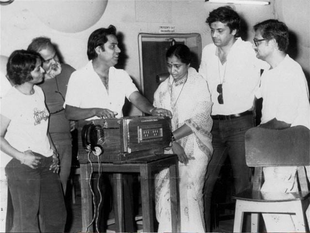 A file photo of renowned ghazal singer Jagjit Singh during the song recording of Sitam on 20th June, 1981.