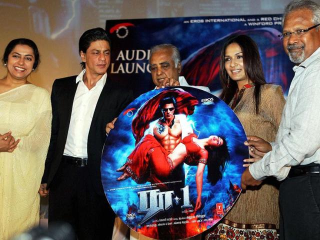 In the poster, SRK can be seen lifting unconscious Kareena Kapoor.