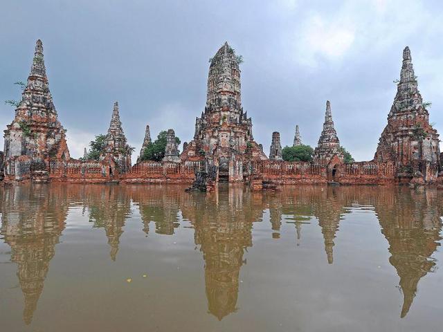 This general view shows the flooded World Heritage site Chaiwattanaram Temple in the ancient Thai capital of Ayutthaya, 80 kms north of Bangkok.