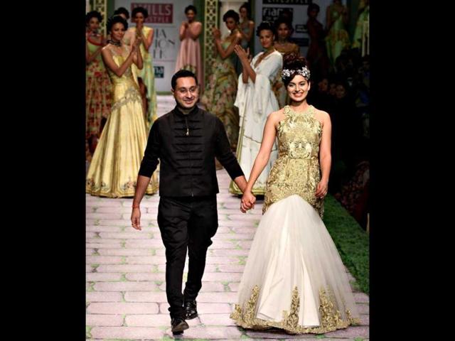 Kangna and Shantanu Goenka take the final bow.