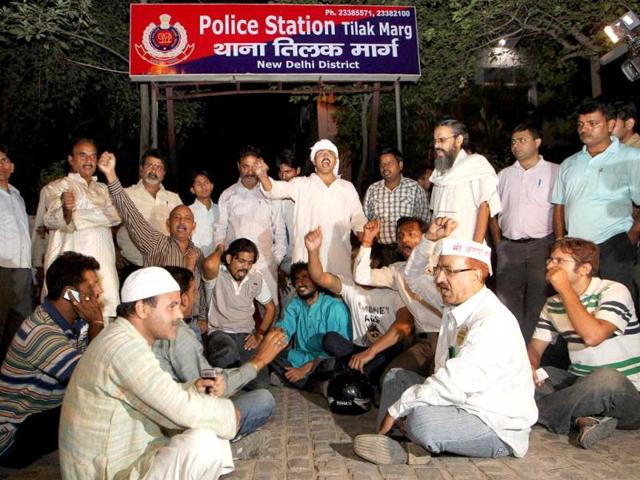 Supporters of Anna Hazare protest in favour of Supreme Court lawyer-activist Prashant Bhushan after being roughed up at his chambers by Inder Verma, president of Sri Ram Sena, in New Delhi