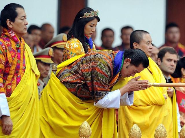 Former Bhutan King Jigme Sinagye Wangchuk and Rahul Gandhi watch as Bhutanese royal couple perform rituals during a ceremony in Thimphu.