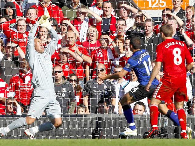 Manchester United's Javier Hernandez (C) heads the ball past Liverpool's Pepe Reina (L) to score during their English Premier League soccer match at Anfield in Liverpool. (Photos: Reuters)