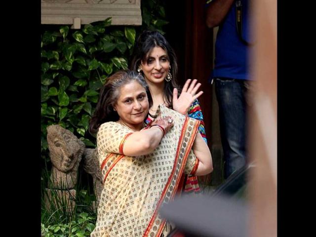 Actor Jaya Bachchan with her daughter Shweta seeing off the guests after the ceremony. (HT photo/Vijayanand Gupta)
