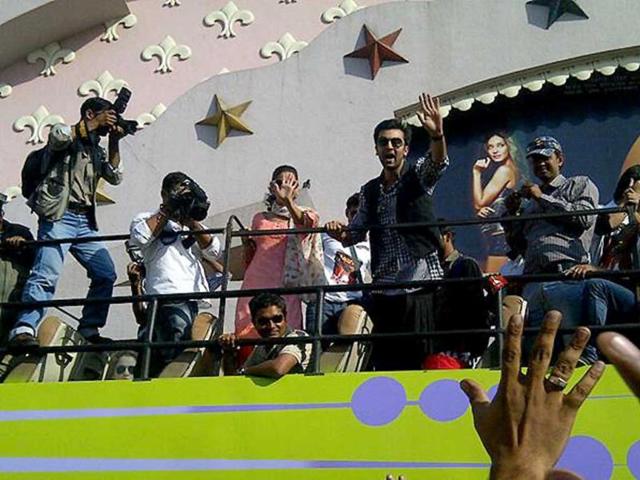 The duo can be seen waving at their fans.