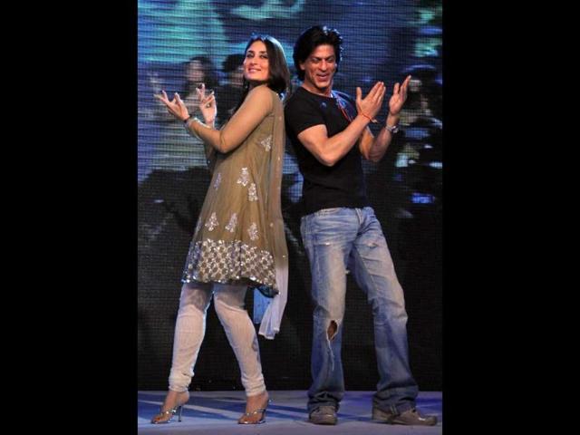 Shah Rukh and Kareena dance on hot track Chammak Challo.