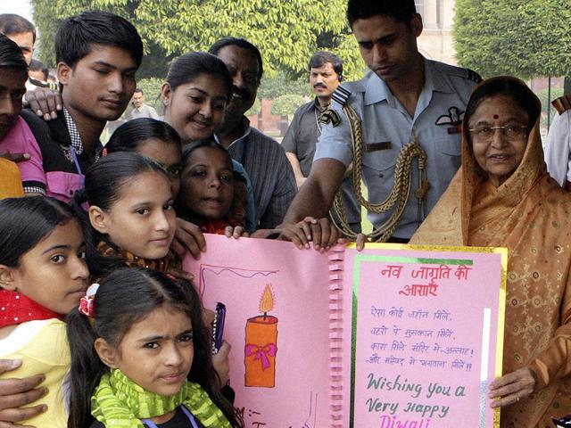 President Pratibha Patil receiving Diwali Greetings from school students on the occasion of Diwali festival at Rashtrapati Bhavan in New Delhi.