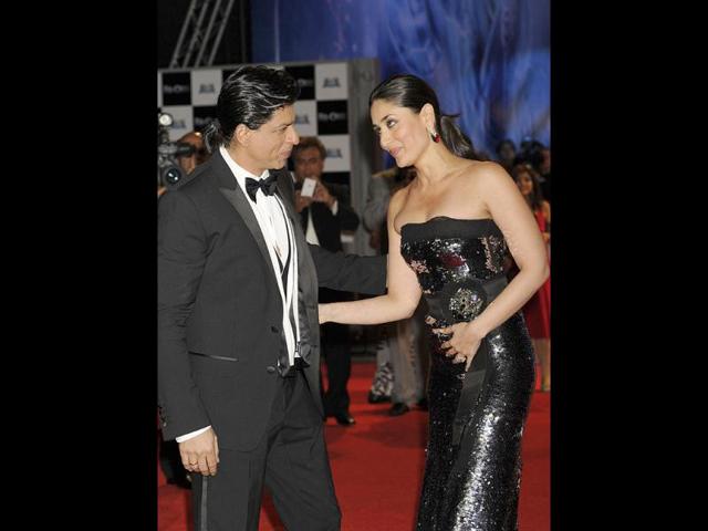 Kareena can be seen bulging out of her tube gown.