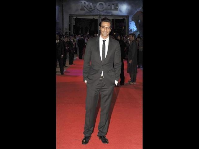 Arjun Rampal looks stunning in a black suit.