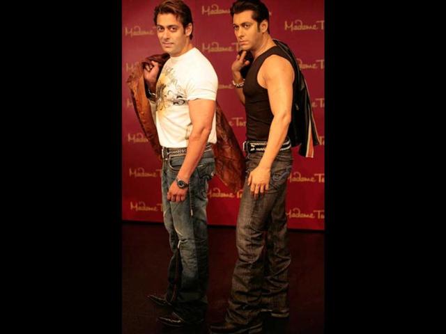 Salman Khan poses with his wax statue.