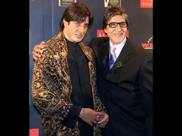 Big B strikes a pose with his wax statue.