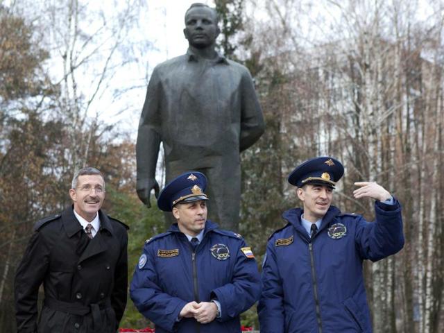 International Space Station crew members, US astronaut Daniel Burbank and Russian cosmonauts Anton Shkaplerov and Anatoly Ivanishin, pose for a picture in front of the monument of Yuri Gagarin during a traditional farewell ceremony in Star City outside Moscow.