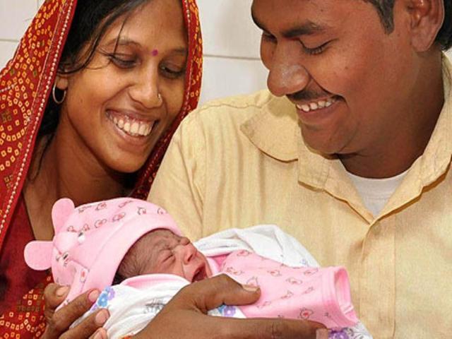 India welcomes world's 7 billionth baby Nargis in UP