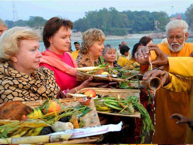 Russian devotees perform Chhath puja in Haridwar
