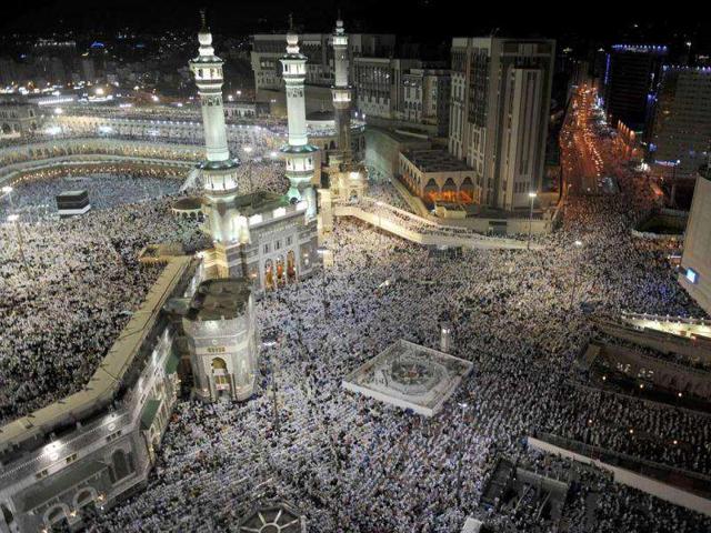 A general view shows piligrims arriving in Mecca's Grand Mosque for prayer.