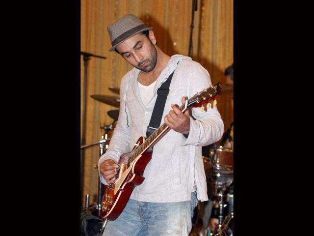 Ranbir, who is playing Janardhan Jordan in the film, is said to have learnt guitar for his character. (© AFP)