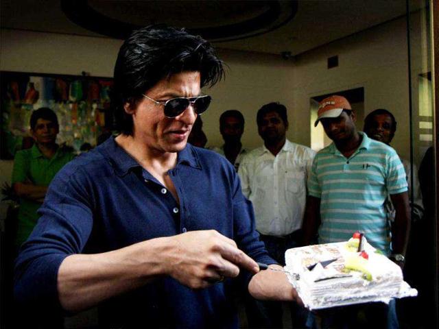 And SRK cuts yet another cake.
